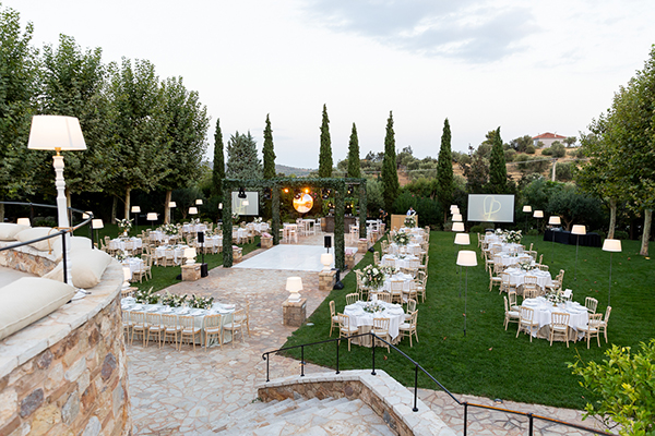 lovely-romantic-wedding-athens-roses-hydrangeas-light-tones_27