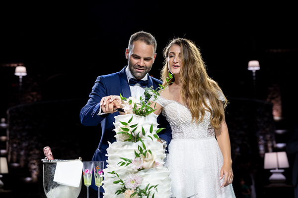 lovely-romantic-wedding-athens-roses-hydrangeas-light-tones_35