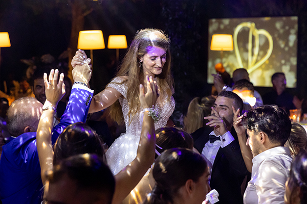 lovely-romantic-wedding-athens-roses-hydrangeas-light-tones_39