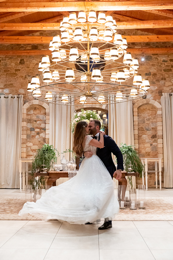 lovely-romantic-wedding-athens-roses-hydrangeas-light-tones_41