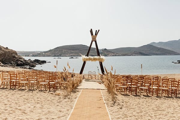 outdoor-boho-wedding-mykonos-pampas-grass_19x