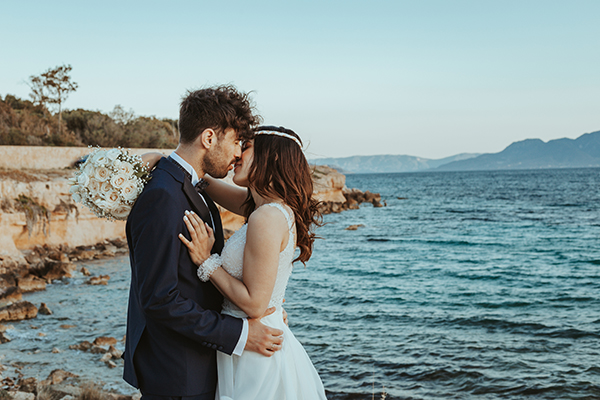 outdoor-spring-wedding-aigina-white-romantic-florals_03