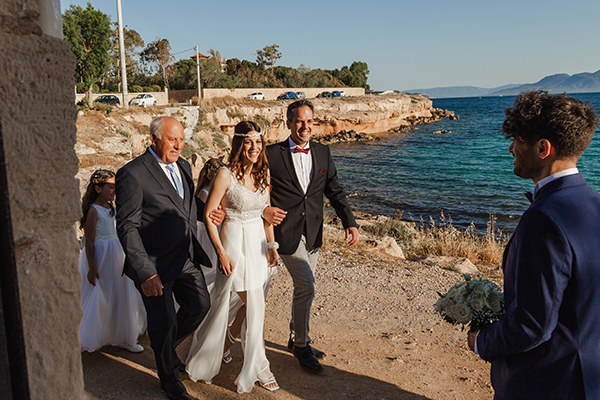 outdoor-spring-wedding-aigina-white-romantic-florals_10