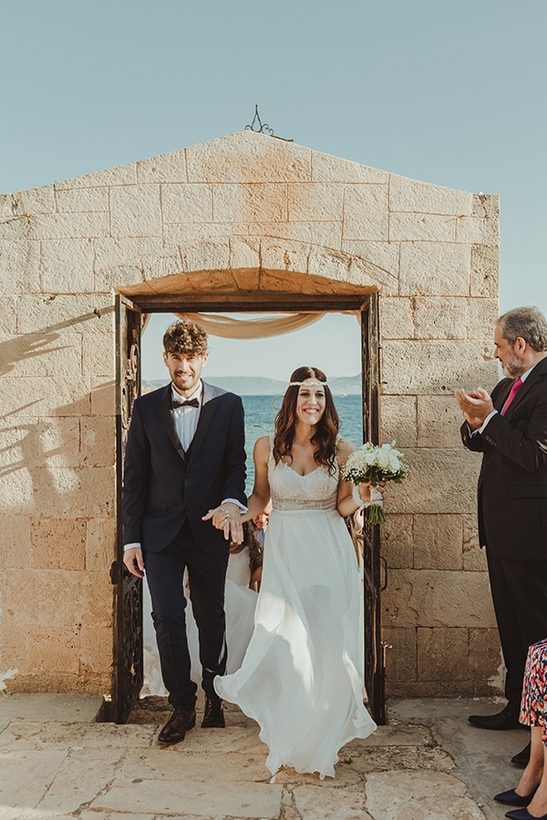 outdoor-spring-wedding-aigina-white-romantic-florals_12