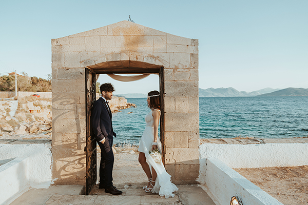outdoor-spring-wedding-aigina-white-romantic-florals_17