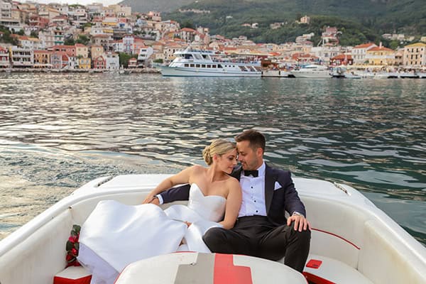 Υπαίθριος καλοκαιρινός γάμος στην Πάργα με άνθη βουκαμβίλιας │ Μυρτώ & Γιώργος