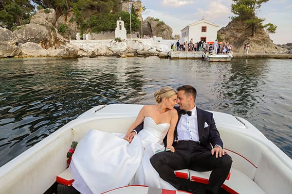 outdoor-summer-wedding-parga-blooms-bougainvillea_08