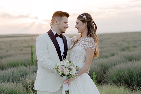 Όμορφος καλοκαιρινός γάμος στη Λάρισα με χαμομήλι και άλλα λουλούδια σε απαλά χρώματα │ Άννα & Κωνσταντίνος