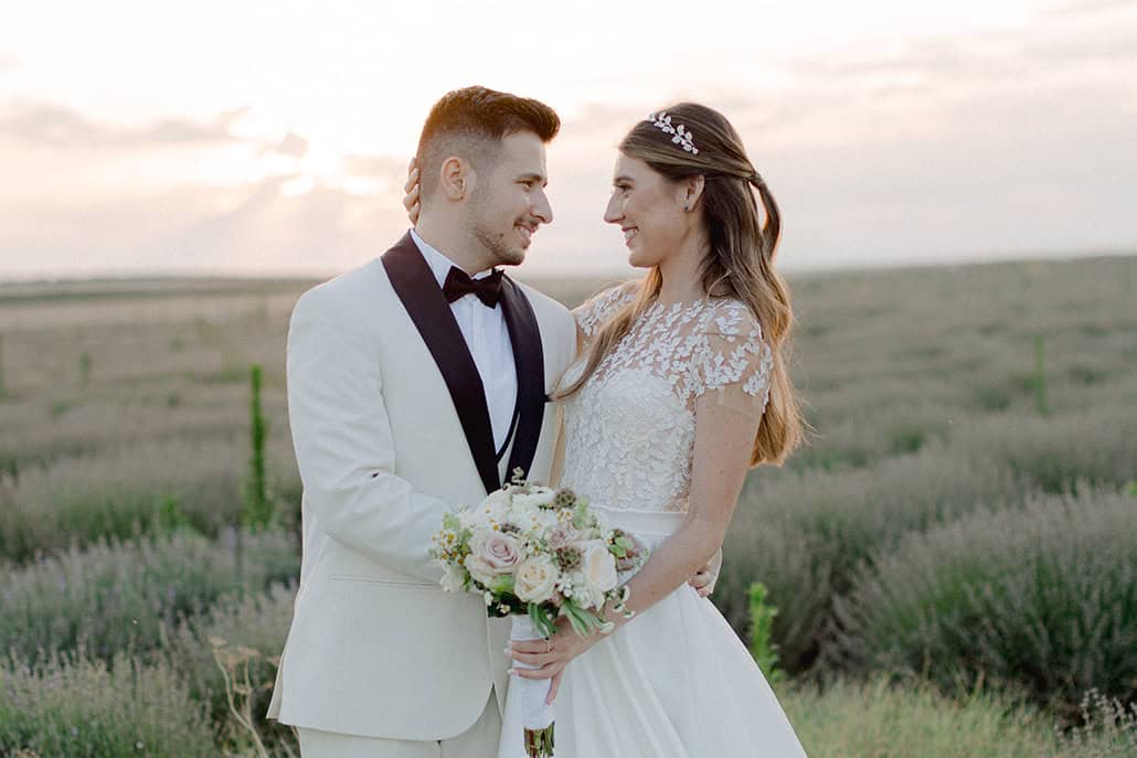 Όμορφος καλοκαιρινός γάμος στη Λάρισα με χαμομήλι και άλλα λουλούδια σε απαλά χρώματα │ Άννα & Κωνσταντίνος