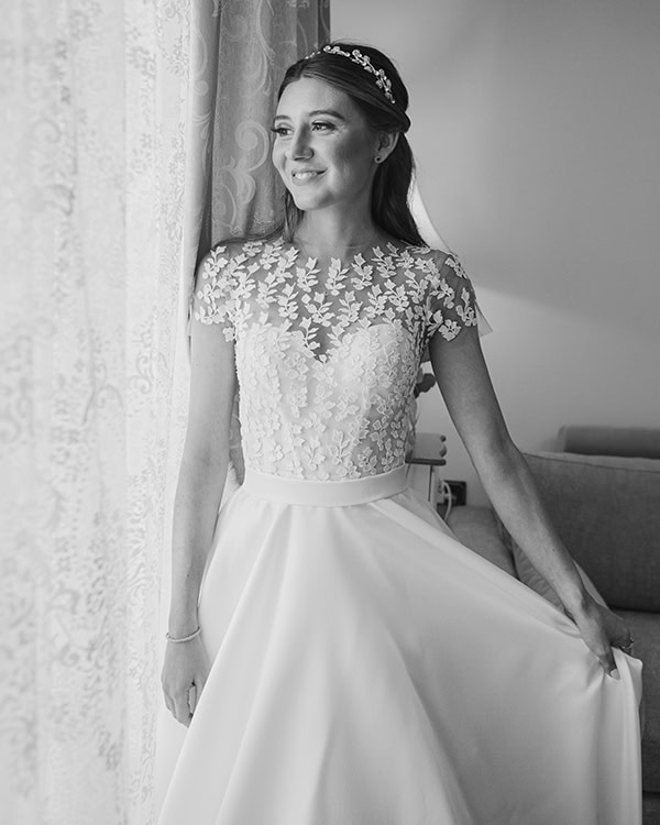 pretty-summer-wedding-larisa-chamomile-other-flrorals-pale-colors_05