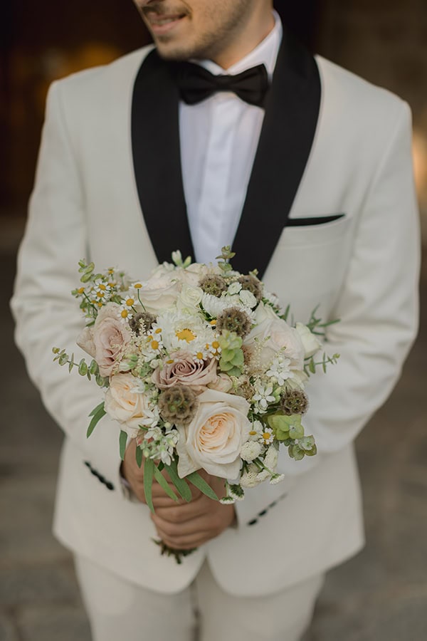 pretty-summer-wedding-larisa-chamomile-other-flrorals-pale-colors_10z