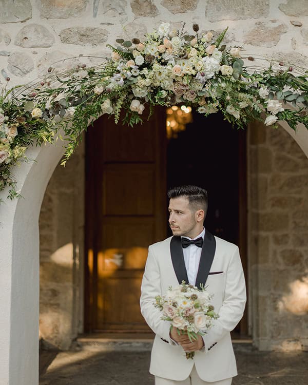 pretty-summer-wedding-larisa-chamomile-other-flrorals-pale-colors_12