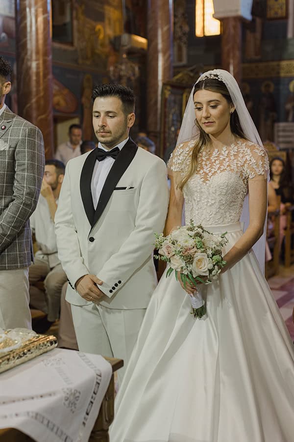 pretty-summer-wedding-larisa-chamomile-other-flrorals-pale-colors_15