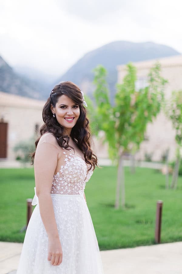 romantic-fall-wedding-sparta-white-blooms-olive_06