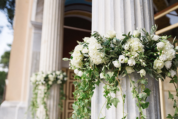 romantic-fall-wedding-sparta-white-blooms-olive_08z