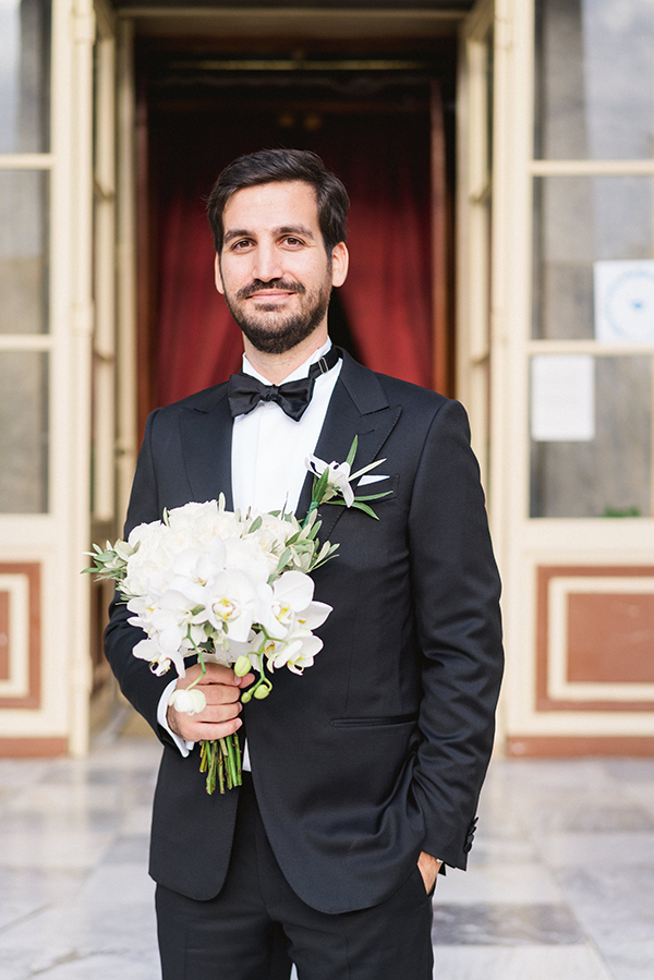 romantic-fall-wedding-sparta-white-blooms-olive_09