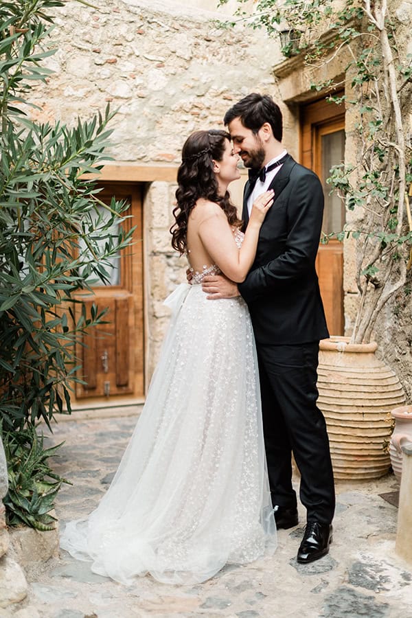 romantic-fall-wedding-sparta-white-blooms-olive_20