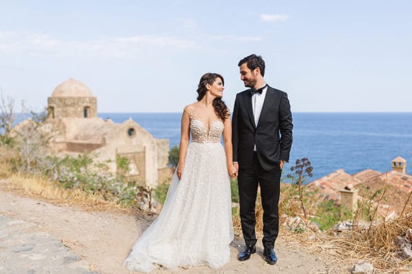 romantic-fall-wedding-sparta-white-blooms-olive_21