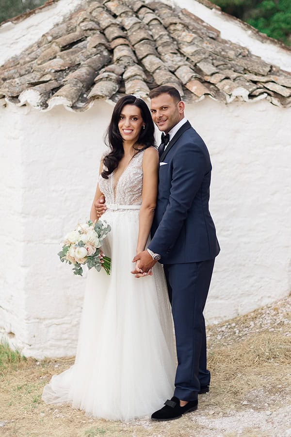 romantic-summer-wedding-athens-roses-white-hydrangeas_04x