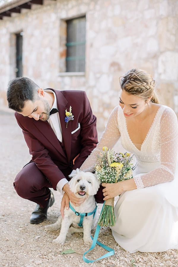 rustic-chic-wedding-impressive-floral-arrangments-magic-lighting_02