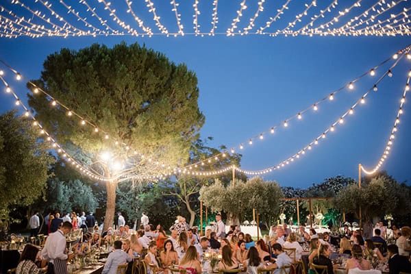 rustic-chic-wedding-impressive-floral-arrangments-magic-lighting_72x