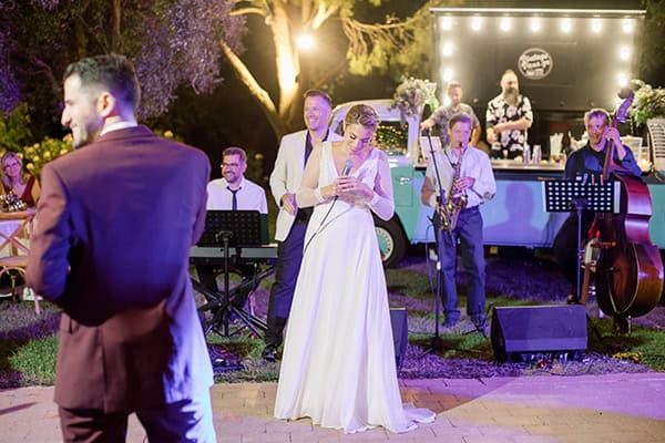 rustic-chic-wedding-impressive-floral-arrangments-magic-lighting_73