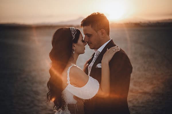 stunning-wedding-nicosia-romantic-details-roses_02