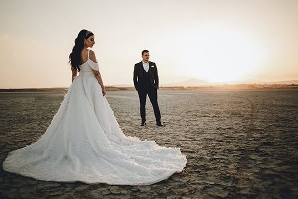 stunning-wedding-nicosia-romantic-details-roses_03