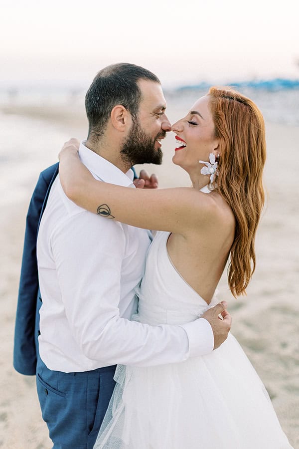 stylish-summer-wedding-nava-seaside-colorful-florals_01