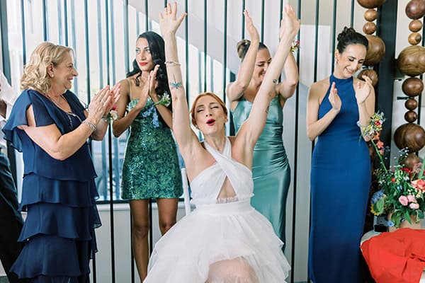 stylish-summer-wedding-nava-seaside-colorful-florals_14