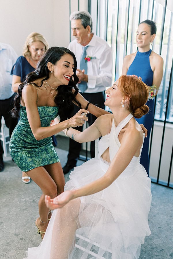 stylish-summer-wedding-nava-seaside-colorful-florals_15