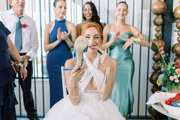 stylish-summer-wedding-nava-seaside-colorful-florals_16