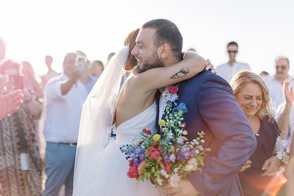 stylish-summer-wedding-nava-seaside-colorful-florals_32