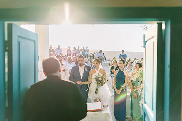 stylish-summer-wedding-nava-seaside-colorful-florals_35