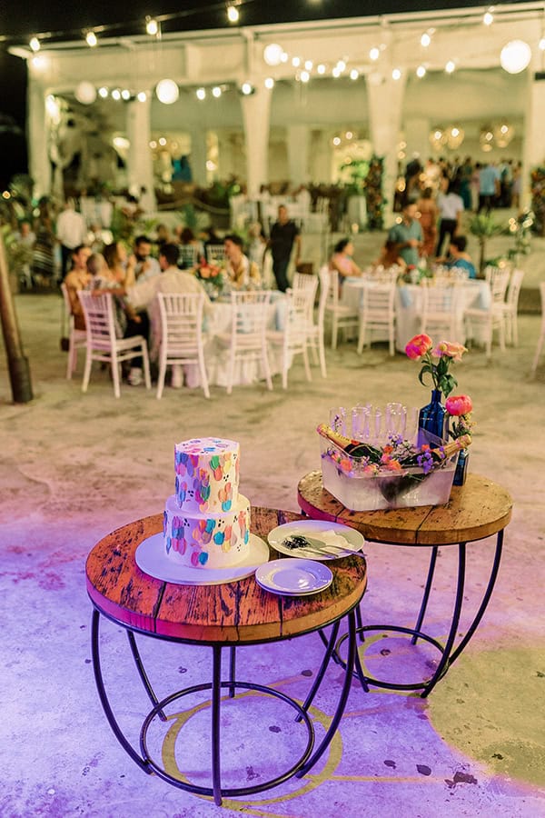 stylish-summer-wedding-nava-seaside-colorful-florals_43z