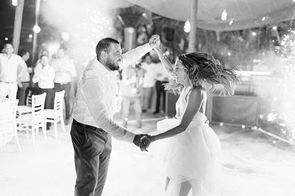 stylish-summer-wedding-nava-seaside-colorful-florals_49