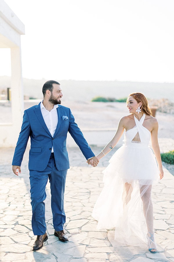 stylish-summer-wedding-nava-seaside-colorful-florals_51