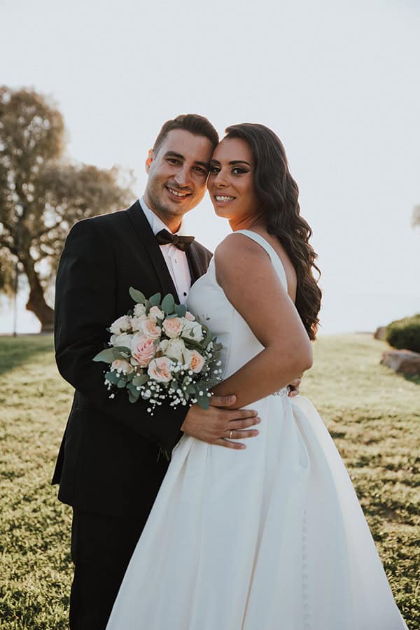 summer-wedding-athens-romantic-arrangments-roses-olive_01