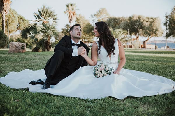 summer-wedding-athens-romantic-arrangments-roses-olive_01x