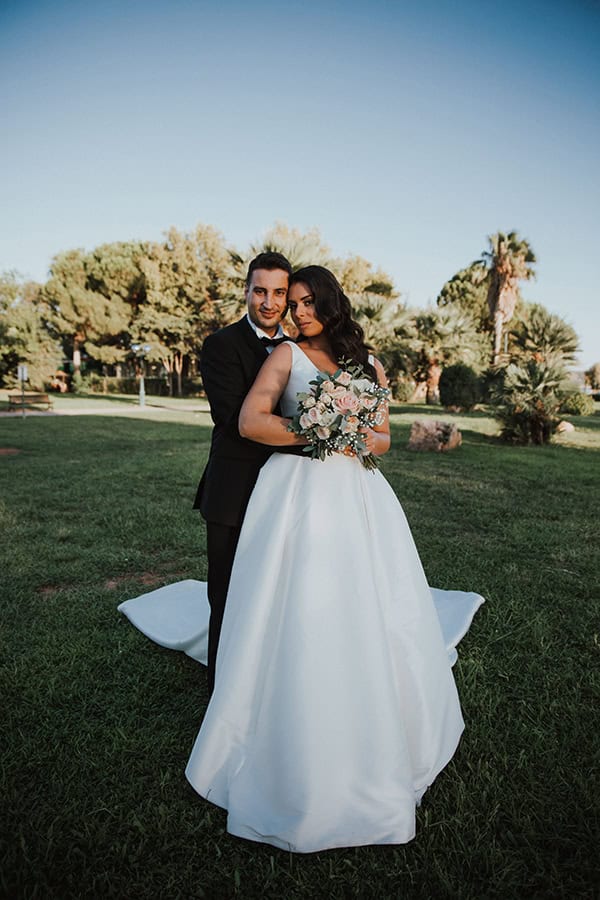 summer-wedding-athens-romantic-arrangments-roses-olive_03