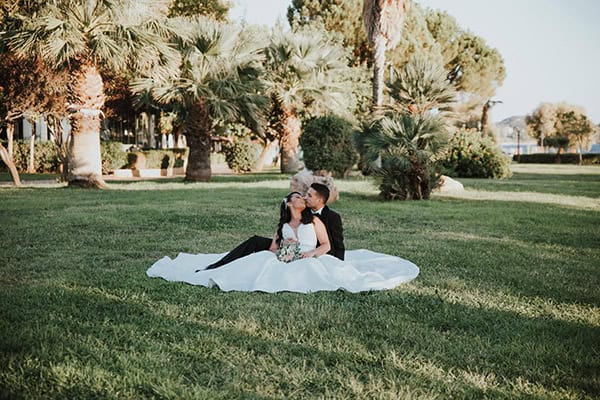 summer-wedding-athens-romantic-arrangments-roses-olive_04