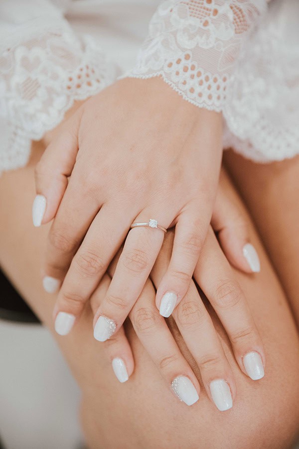 summer-wedding-athens-romantic-arrangments-roses-olive_09