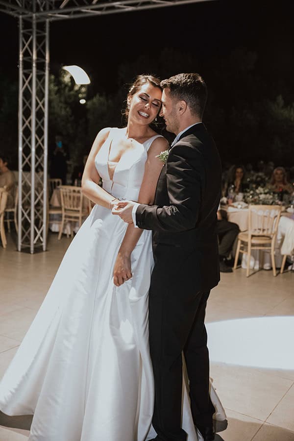 summer-wedding-athens-romantic-arrangments-roses-olive_48