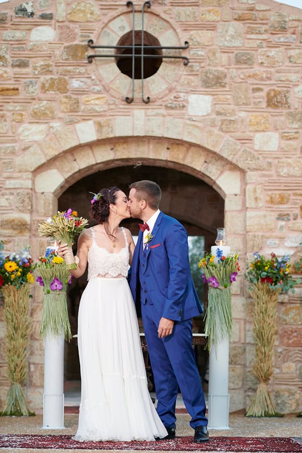 summer-wedding-athens-wheat-colorful-flowers_01