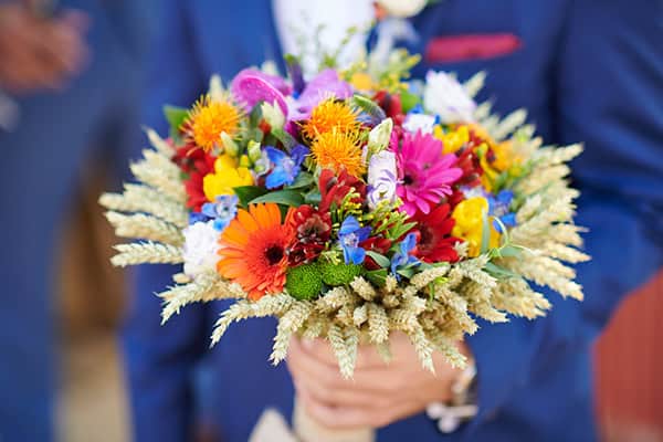 summer-wedding-athens-wheat-colorful-flowers_03