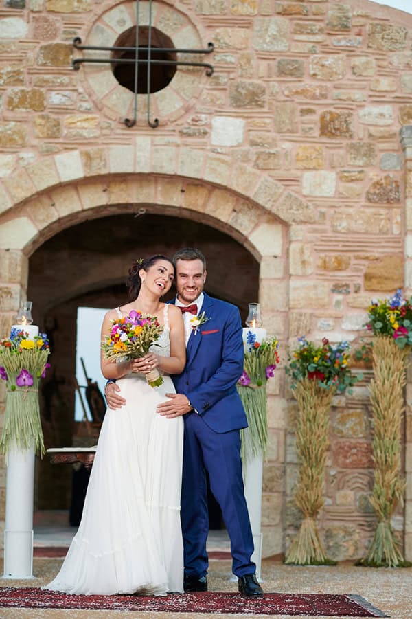 summer-wedding-athens-wheat-colorful-flowers_17