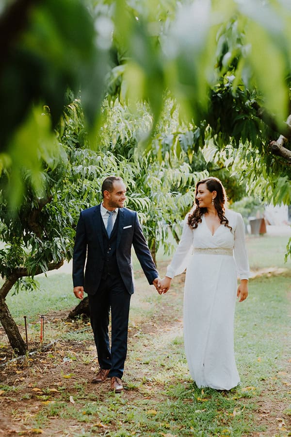 summer-wedding-drama-colorful-florals_02