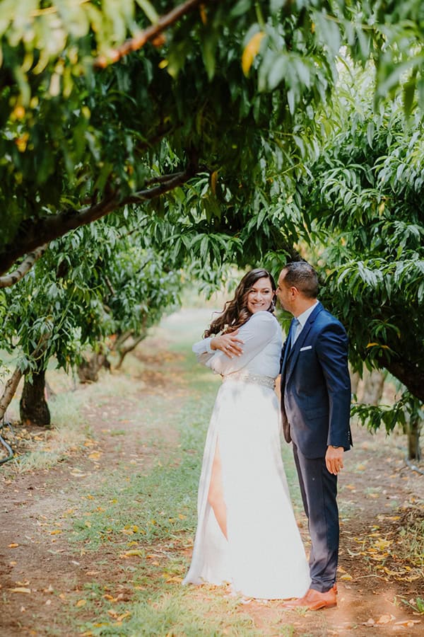 summer-wedding-drama-colorful-florals_05