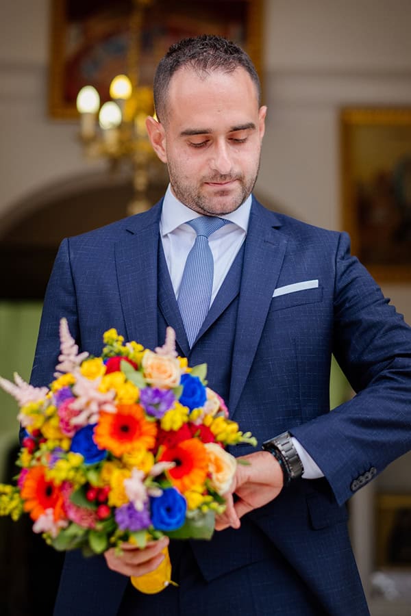 summer-wedding-drama-colorful-florals_09