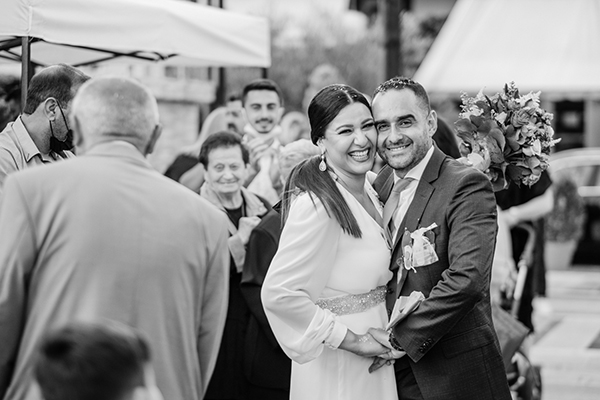 summer-wedding-drama-colorful-florals_14z